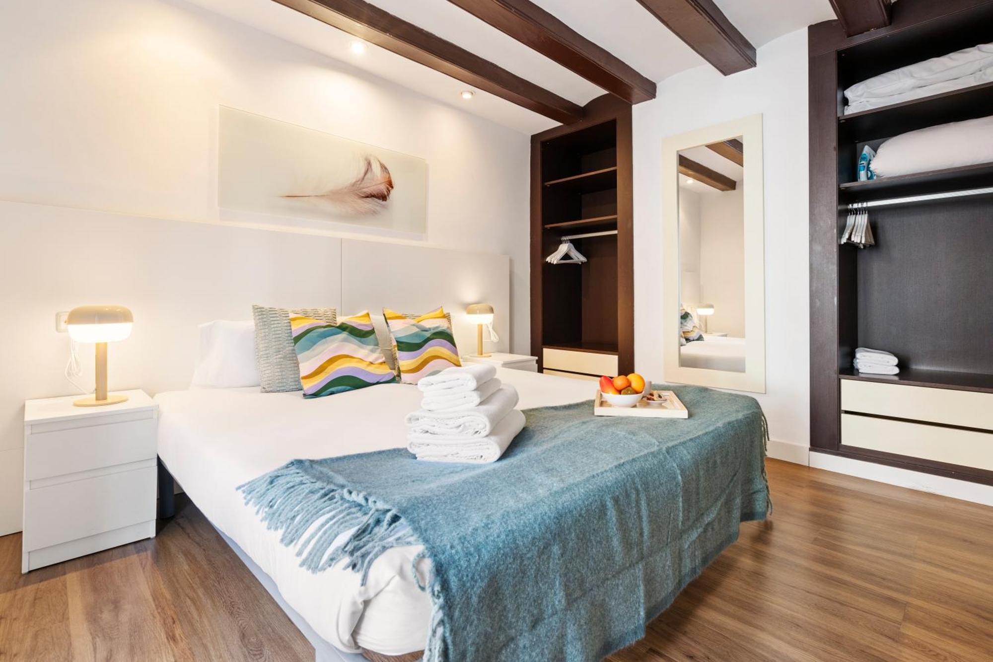 Lodging Apartments Liceu 11 Barcelona Exterior photo